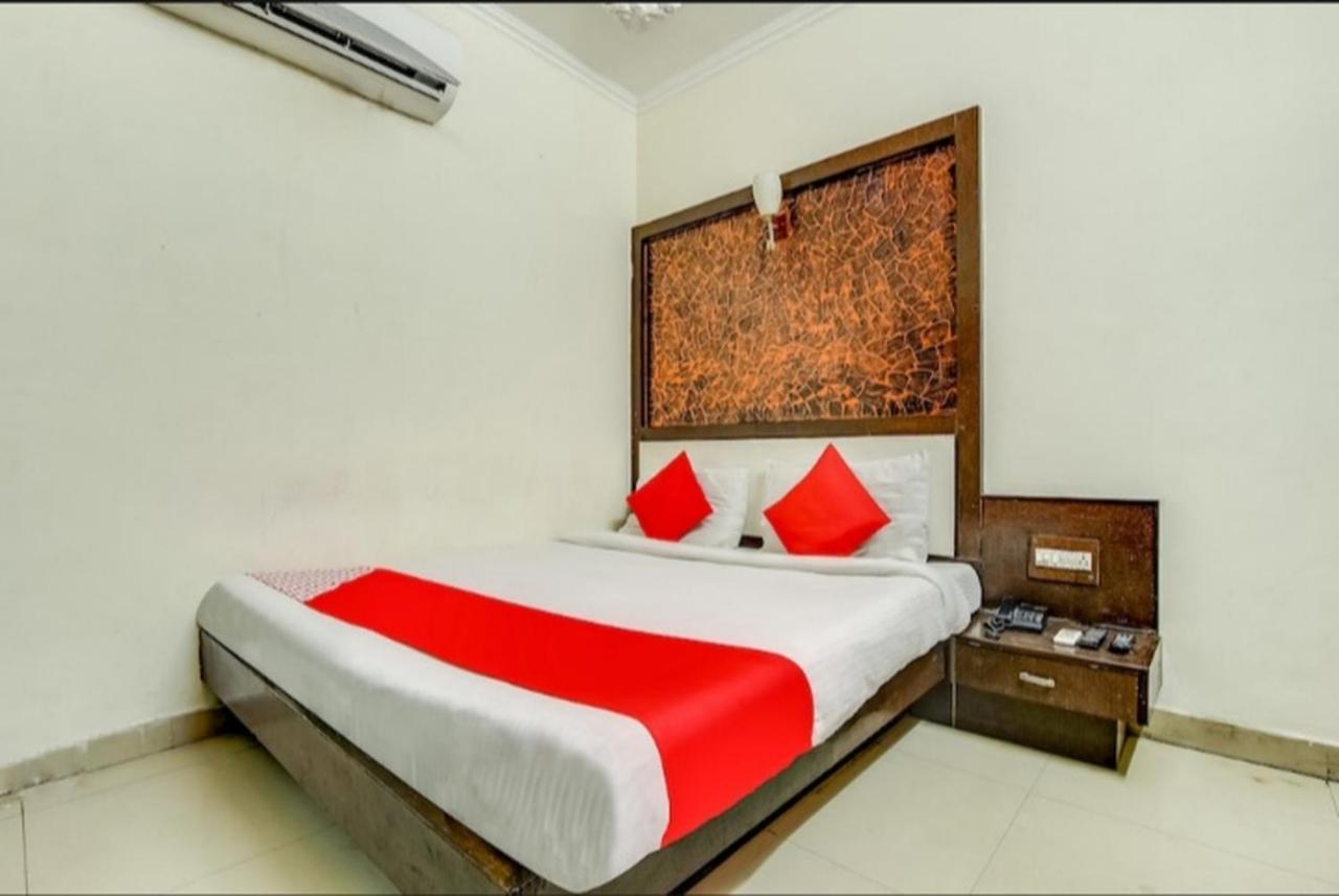Hotel Star Palace New Delhi Eksteriør billede